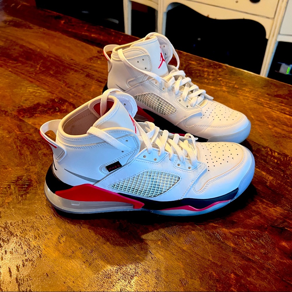 Nike Jordan Mars 270 'Fire Red'